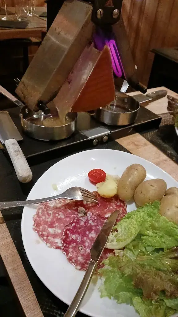 Suzanne Watt_La Lanterne_Huez_review