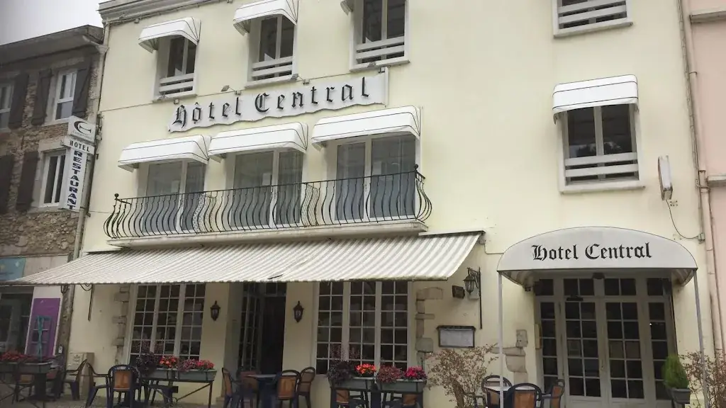 Le Central restaurant in Peyrehorade