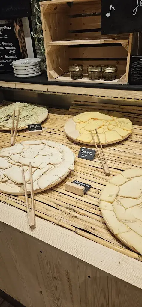 Harry Morris_La Racletterie_Huez_review