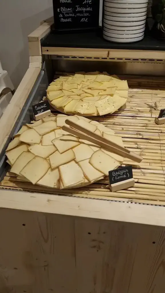 Lauren Kay_La Racletterie_Huez_review