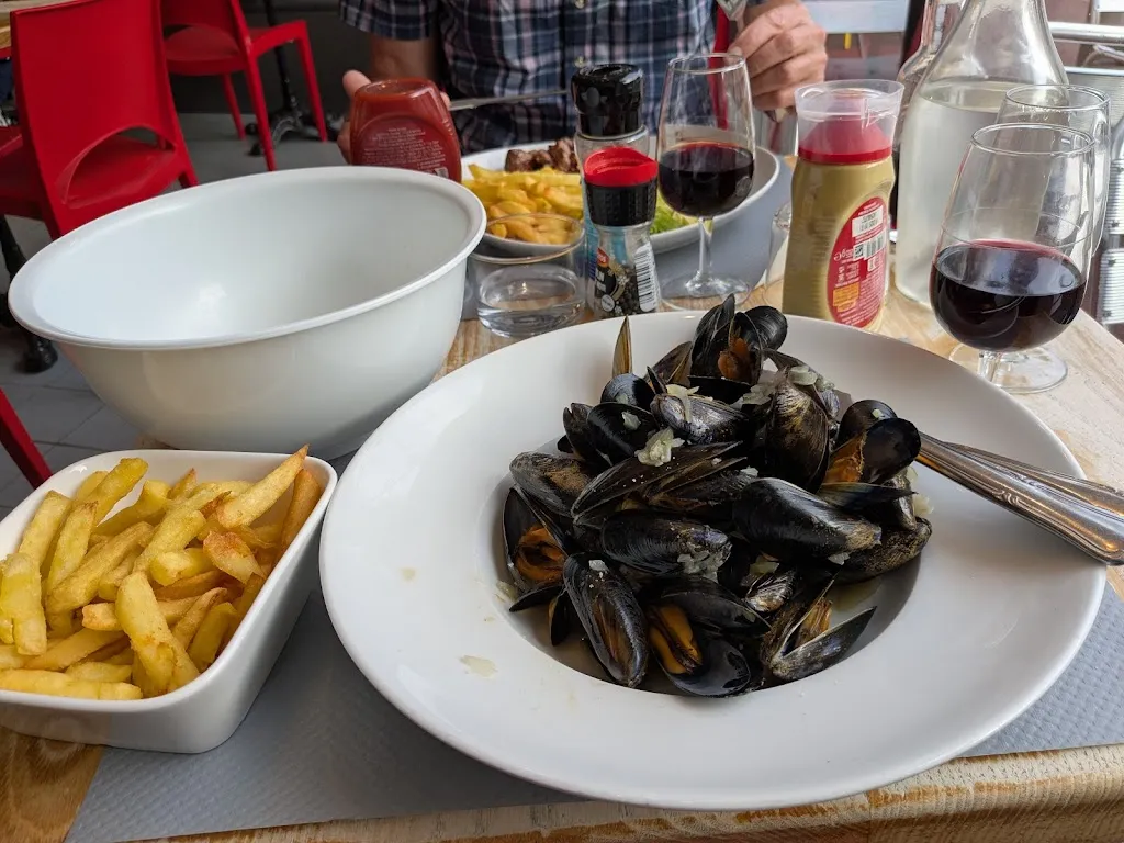 Hazel McCartney_A la bonne Franquette_Biarritz_review