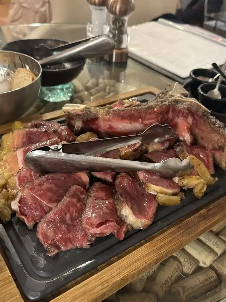 Hannah Obrien_Auberge 22_Biarritz_recensione