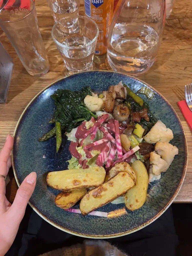 Lucy_AU MONTAGNARD_Huez_review