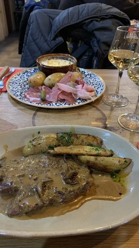 Verônica Scheel_AU MONTAGNARD_Huez_review