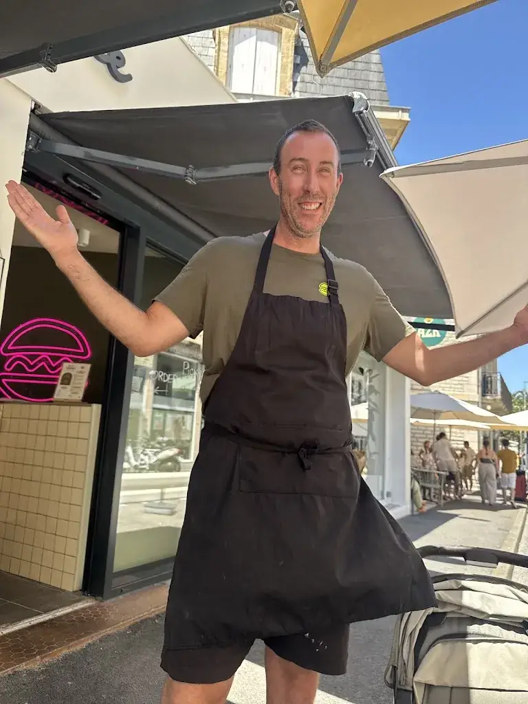 Brett Adam_Smashé Biarritz_Biarritz_review