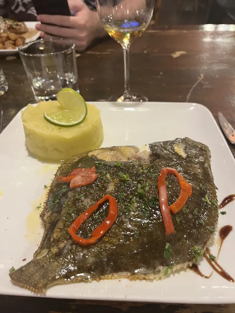 Mary Caine_Los Dos Hermanos_Biarritz_Bewertung