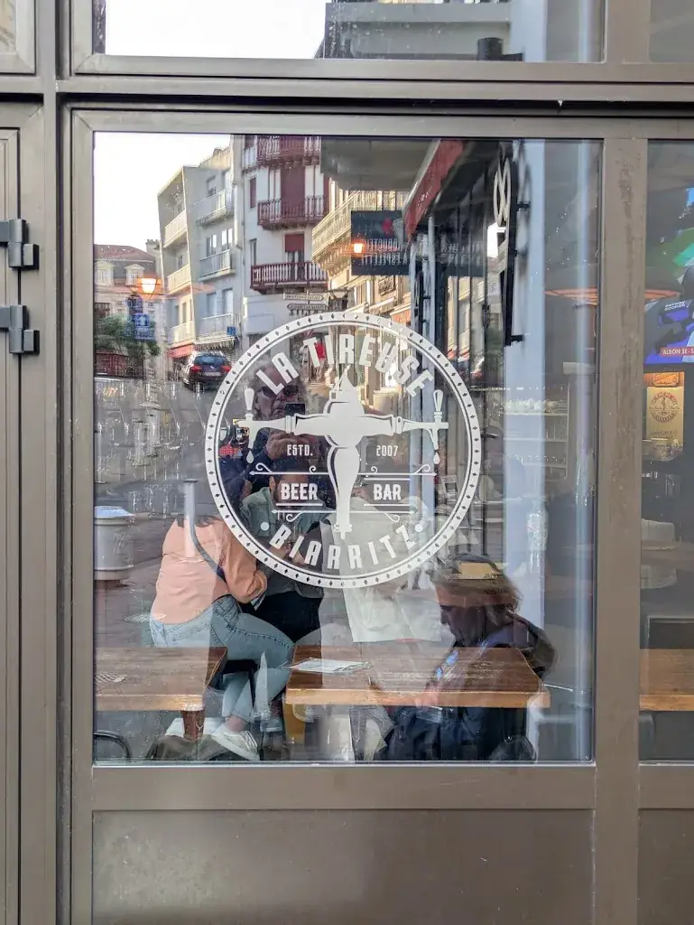 John Carr _La Tireuse_Biarritz_review