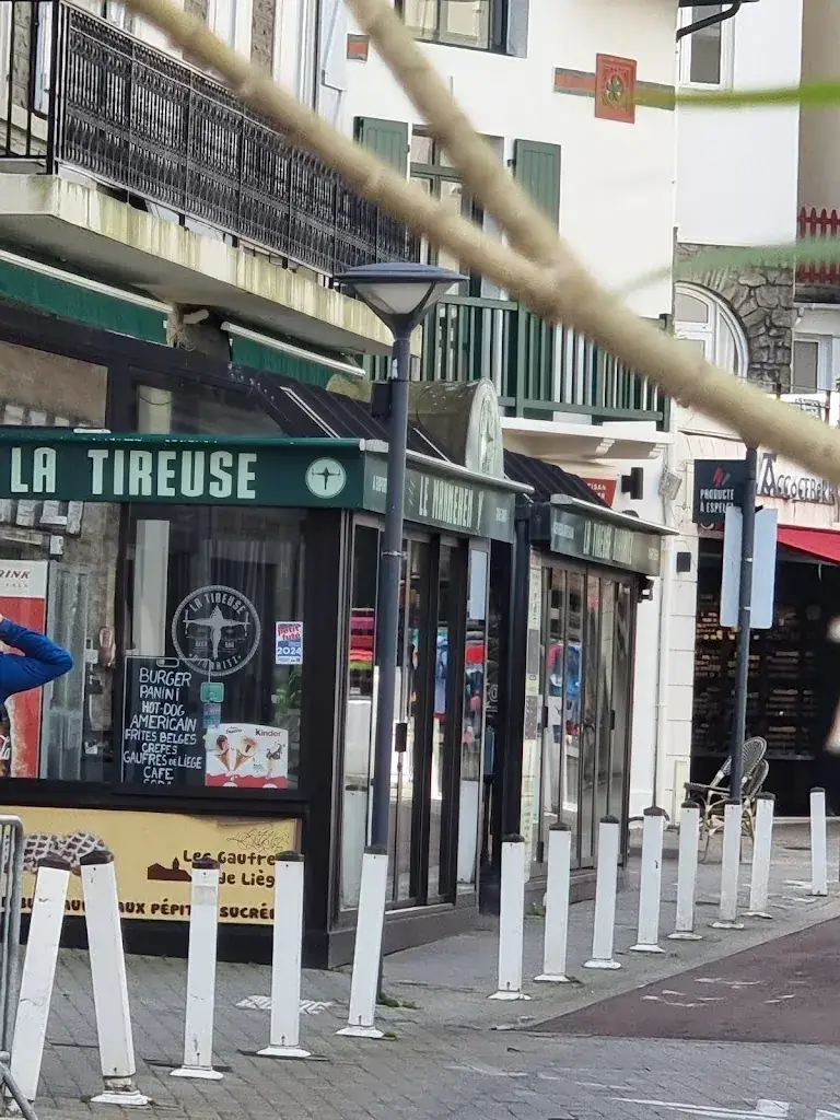 B3ARDEDdrag0n22 7_La Tireuse_Biarritz_review