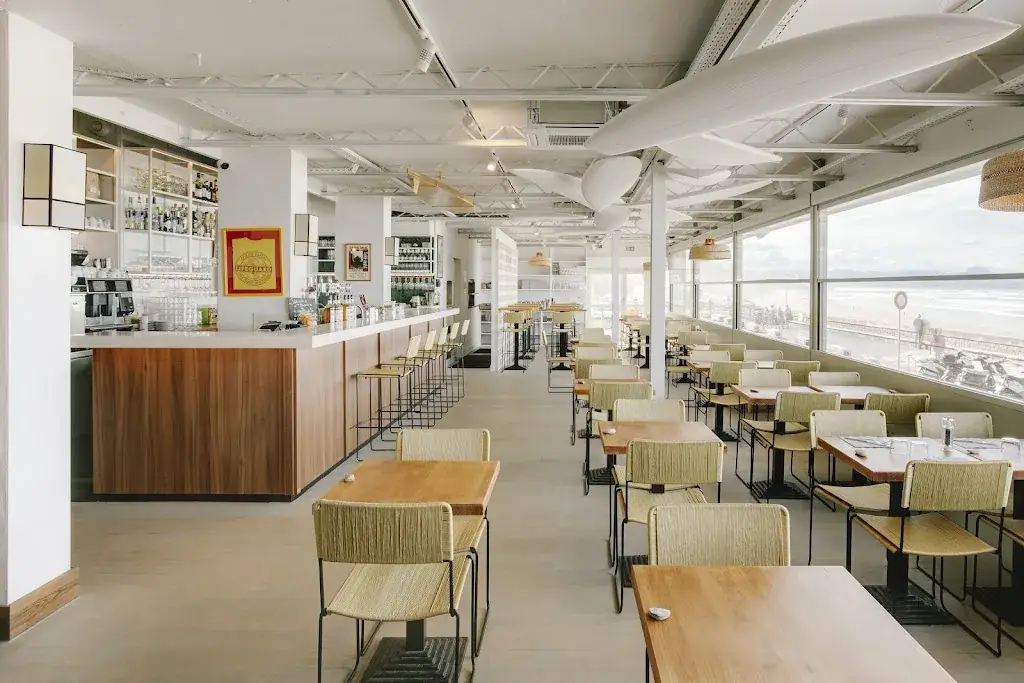 LE SURFING BIARRITZ_Biarritz_slider_image_1