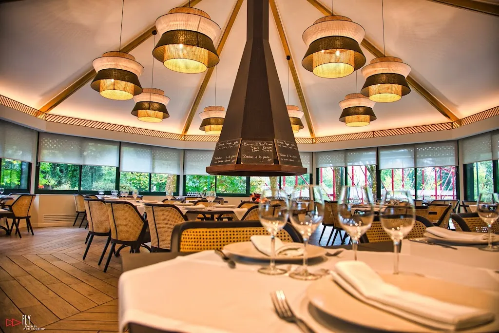 Au Bord de l'Eau restaurant in Billère