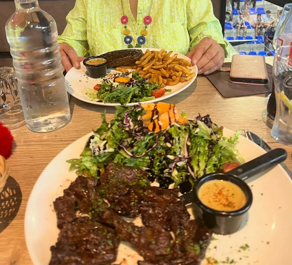 Abby Rosim_Brasserie du Sporting d'Este_Billère_review