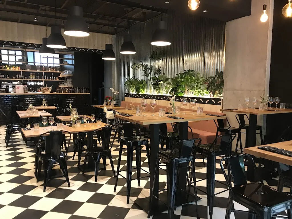 Les Dames Moustache ristorante a Billère