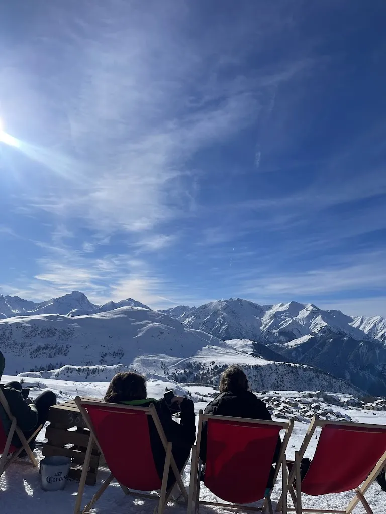 Kerris Poland_La Cabane_Huez_review