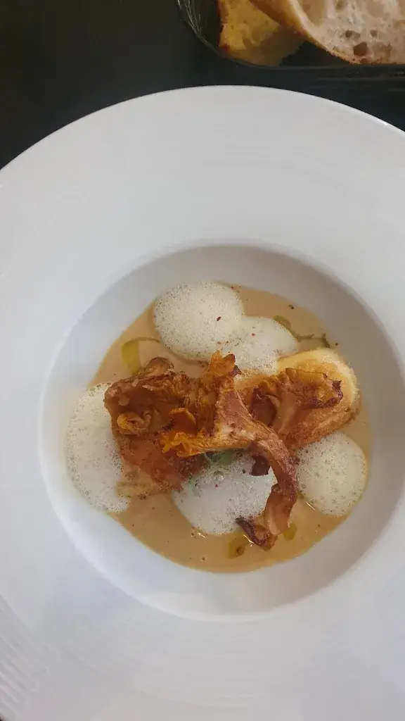 Jana Halusa_Resto Dit Vin_Pau_review