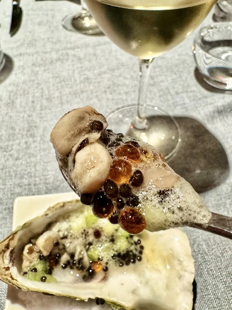 Renjie Shi (SRJ)_RESTAURANT - Mr & Mrs M_Pau_review