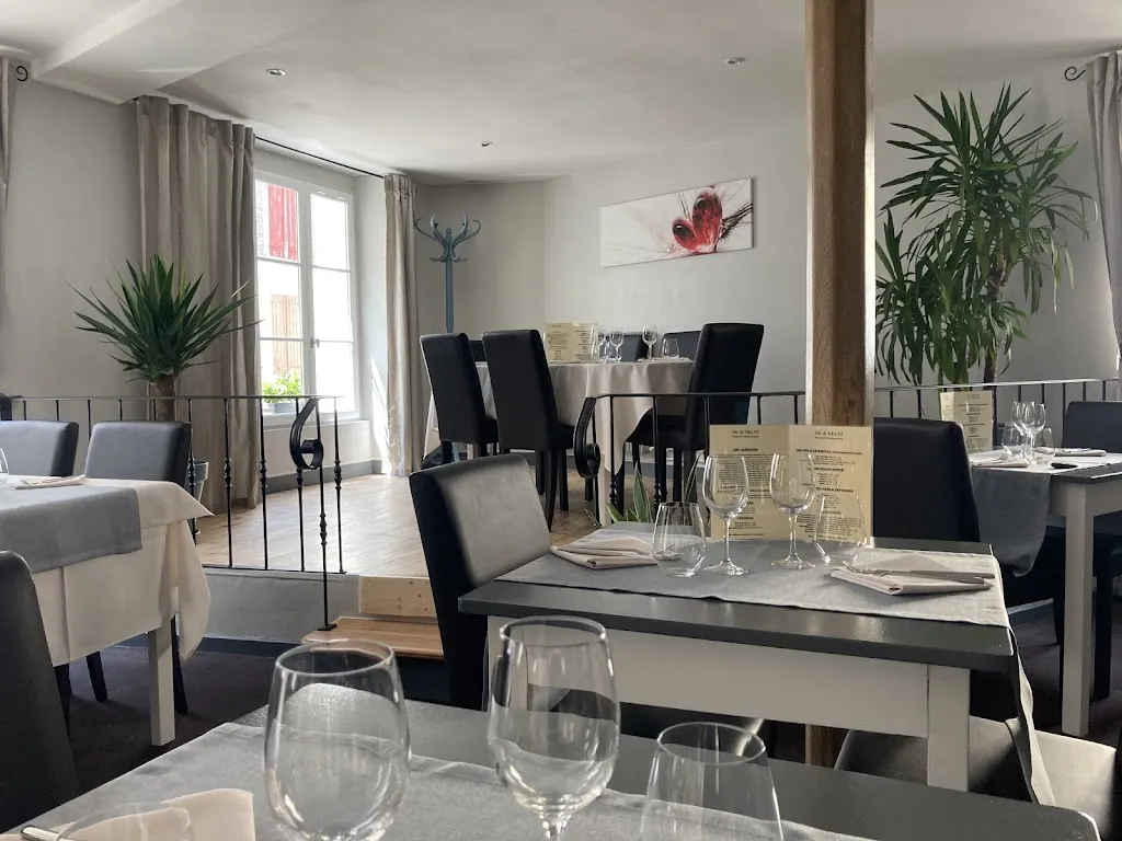 RESTAURANT - Mr & Mrs M_Pau_slider_image_1