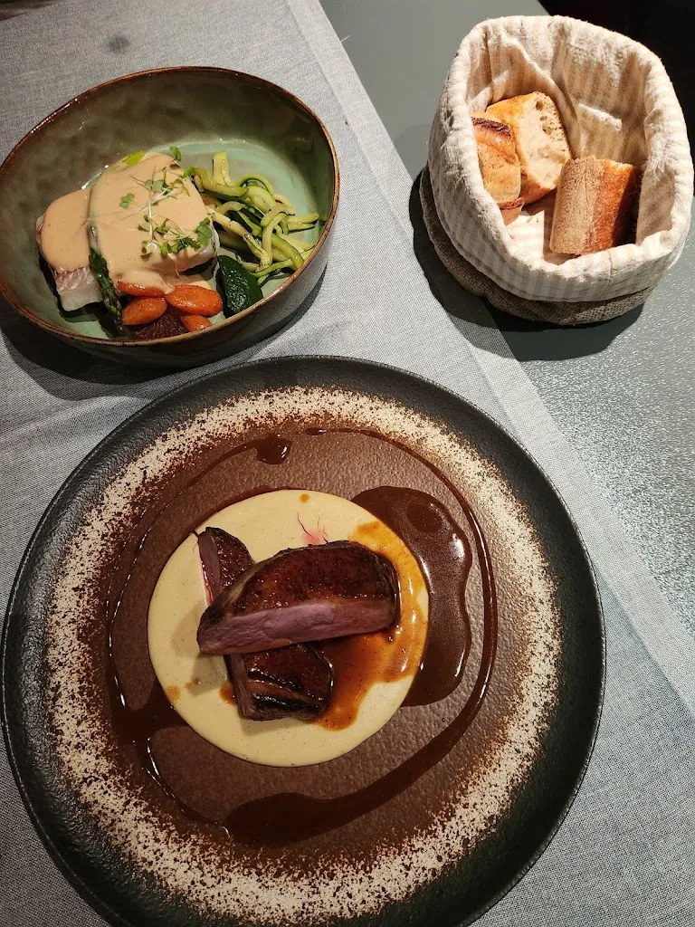 RESTAURANT - Mr & Mrs M_Pau_slider_image_3