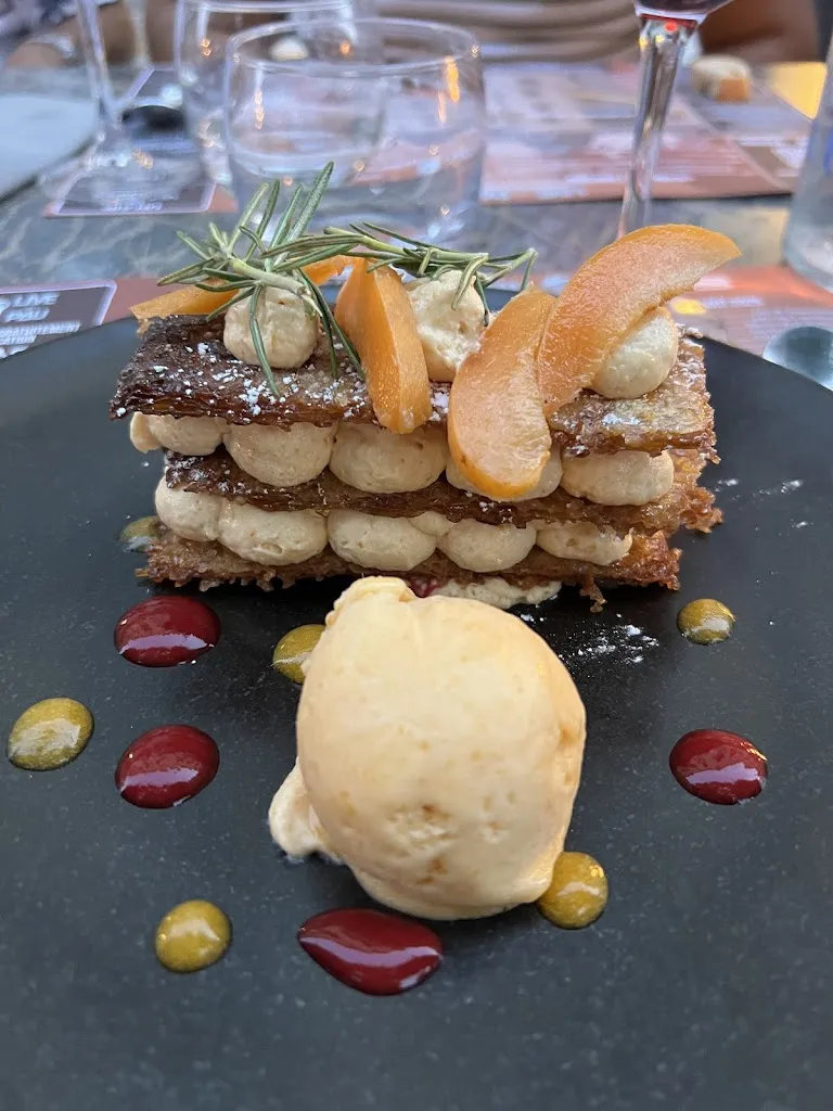 m Restaurant_Pau_slider_image_3