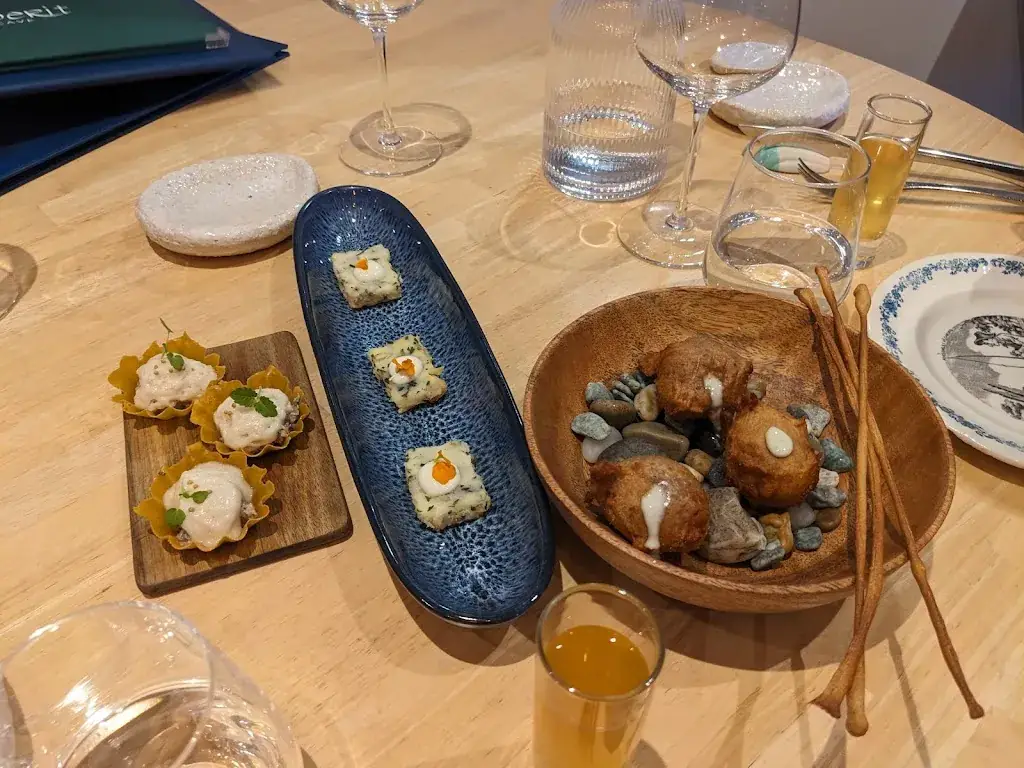 Julian Fessard_L'Esberit_Bizanos_review