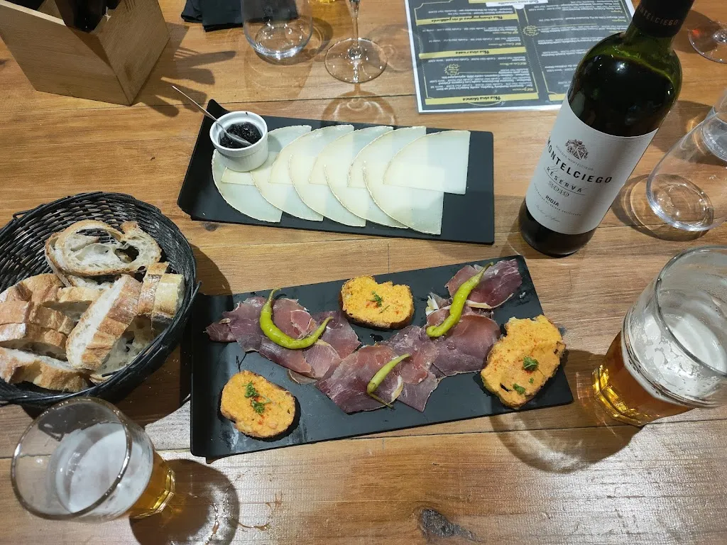 Desiree SALIBA_Au Dali Pau_Pau_review