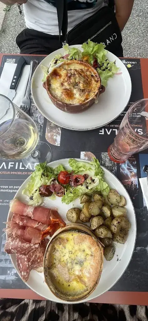 lucie servizet_Le Pas Sage_Huez_review