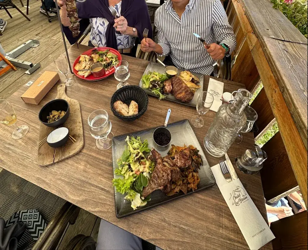 Léa RICCOBONI_Chalet Du Lac Besson_Huez_review