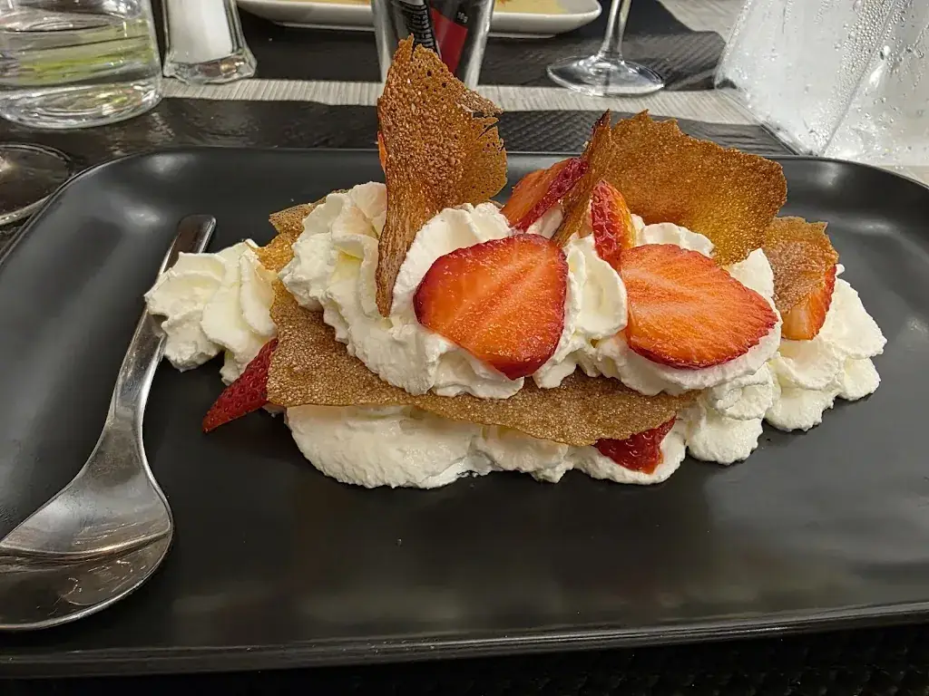 Stef Grenoble _Le Parasol_Biscarrosse_review