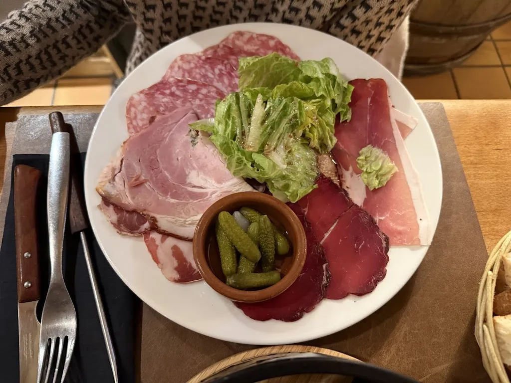 Miguel Andrei Cesardo Navarrete_Le Chalet du Pèr'Sillé_Huez_review