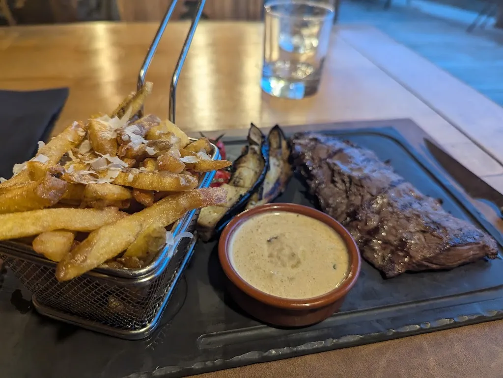 Zach Grath_Le Chalet du Pèr'Sillé_Huez_review