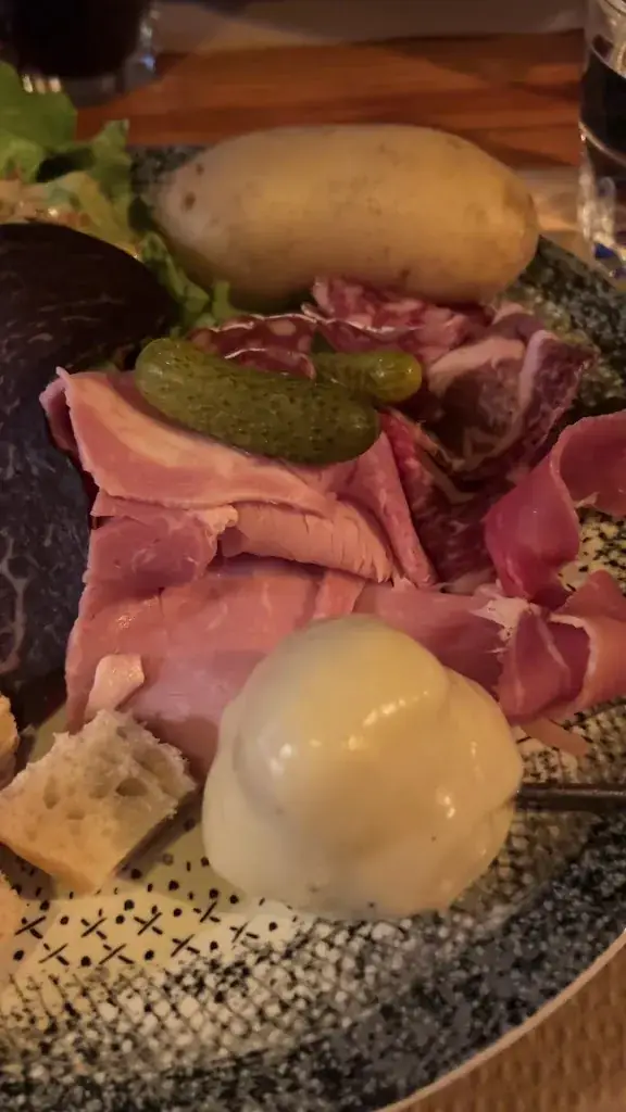 Jasmijn T_La Fondue en Folie_Huez_review