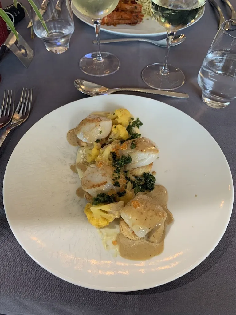 Louise Hampson_Le Cheverny_Limoges_review