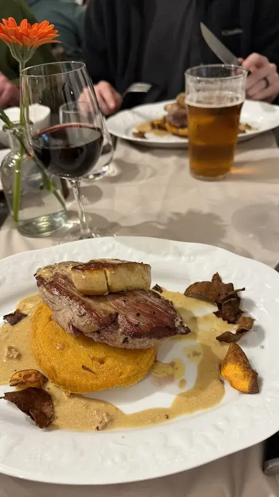 Natalie Greer_Les Petits Ventres_Limoges_review