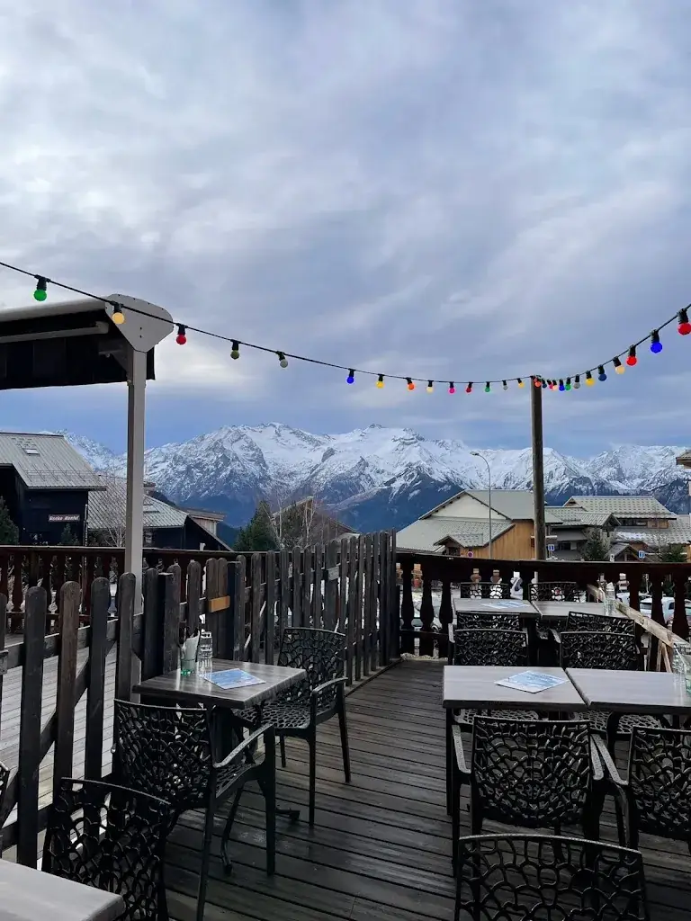 Au bistrot, chez les filles_Huez_slider_image_3