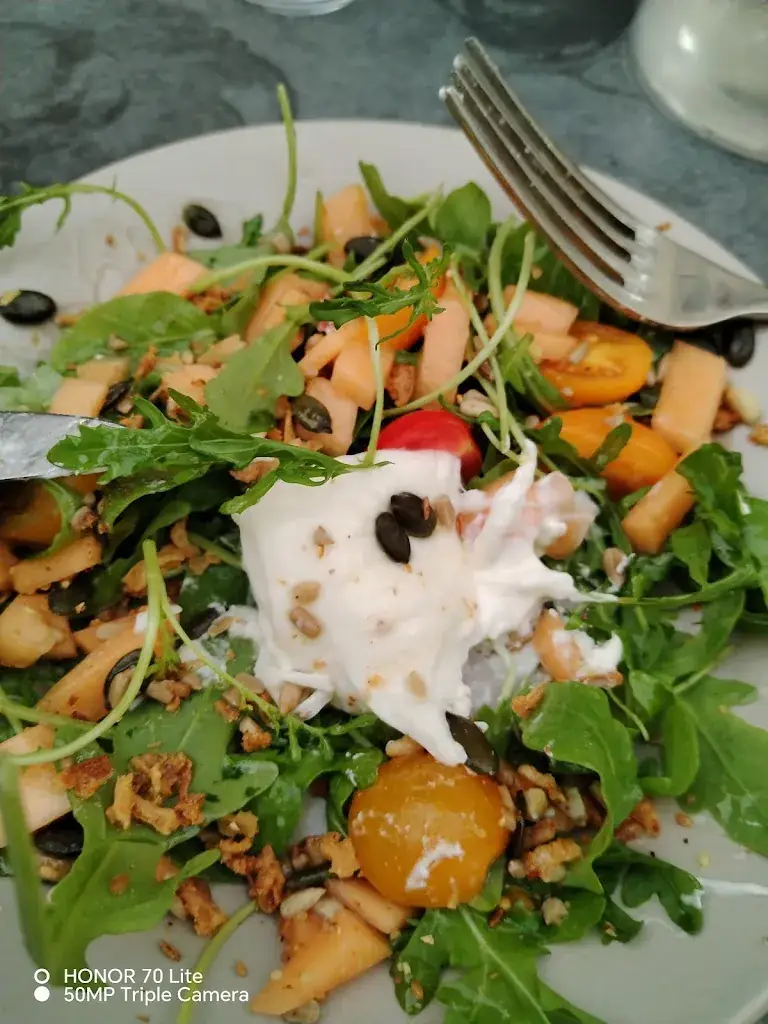 An Mal_Chez Victorine & Fatima_Bosdarros_review