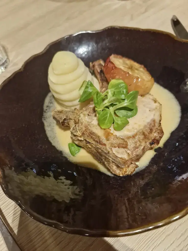 Nia Jones_Bistro Les 2 Mules - Alpe d'Huez_Huez_review