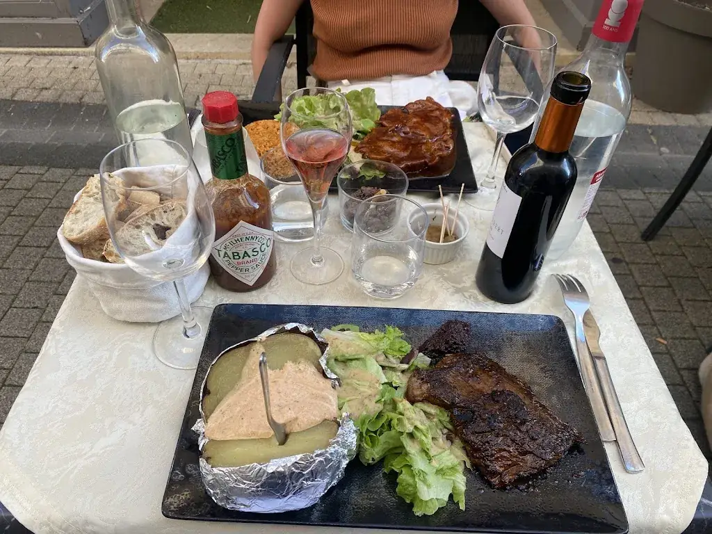 Le Gavroche Blaye Restaurant / Brasserie_Blaye_slider_image_3