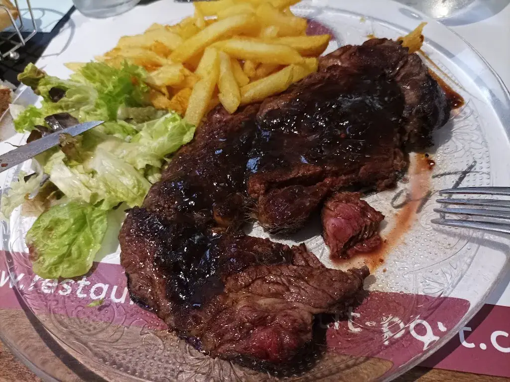 Brian Halsall_Le Petit Port_Blaye_review