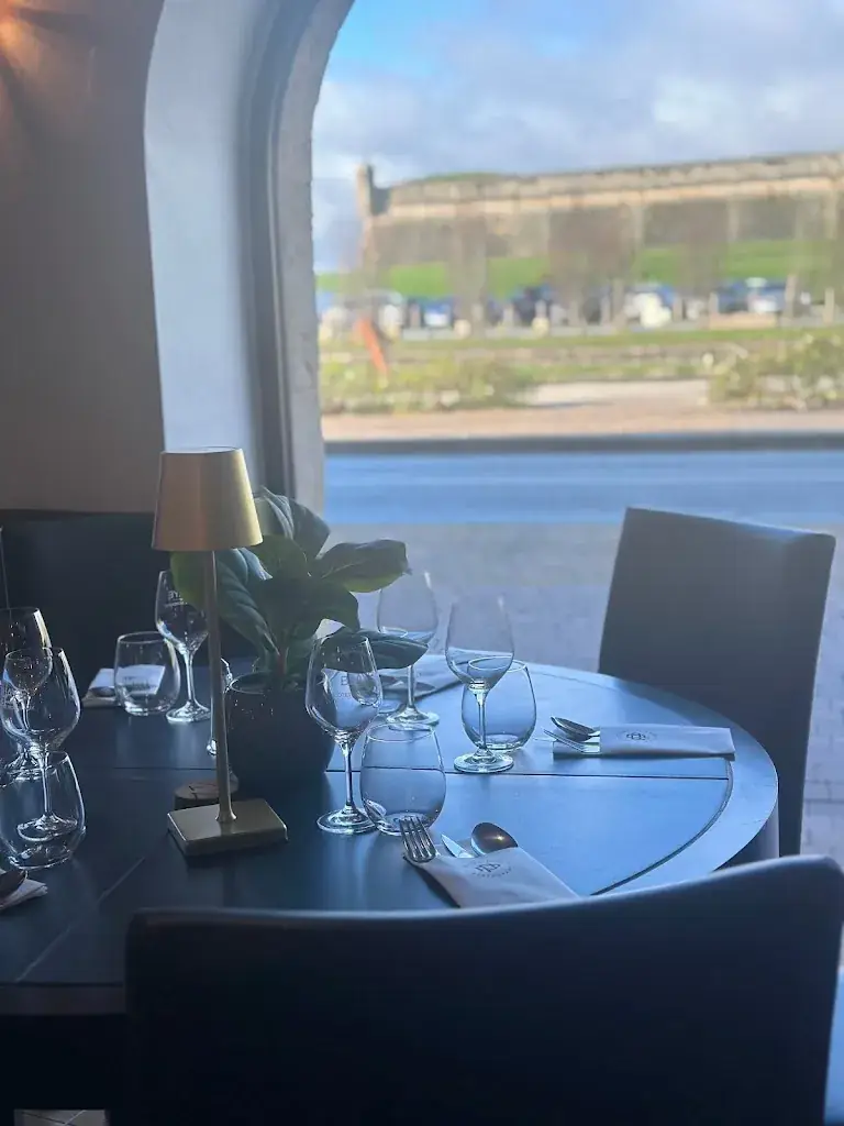 Le Petit Port restaurant in Blaye