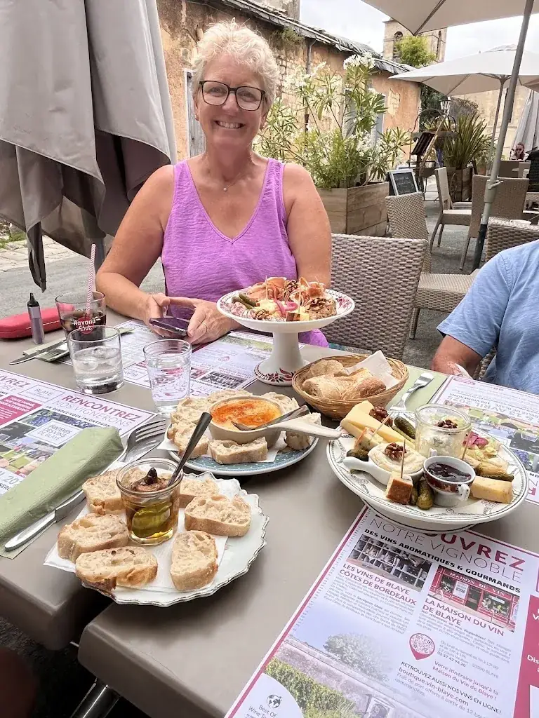 Helen Hancox_C’est mon Plaisir_Blaye_review