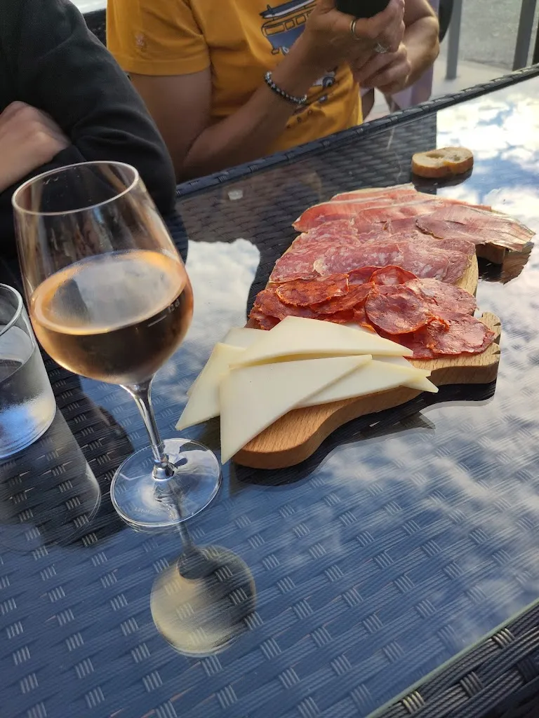 Berengere Colin_Cave De L'estuaire_Blaye_review