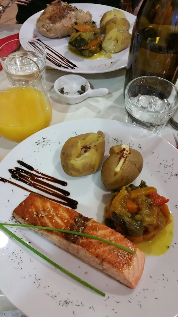 Leung Hiu Ching Oriana_La Galerie - Blaye_Blaye_review