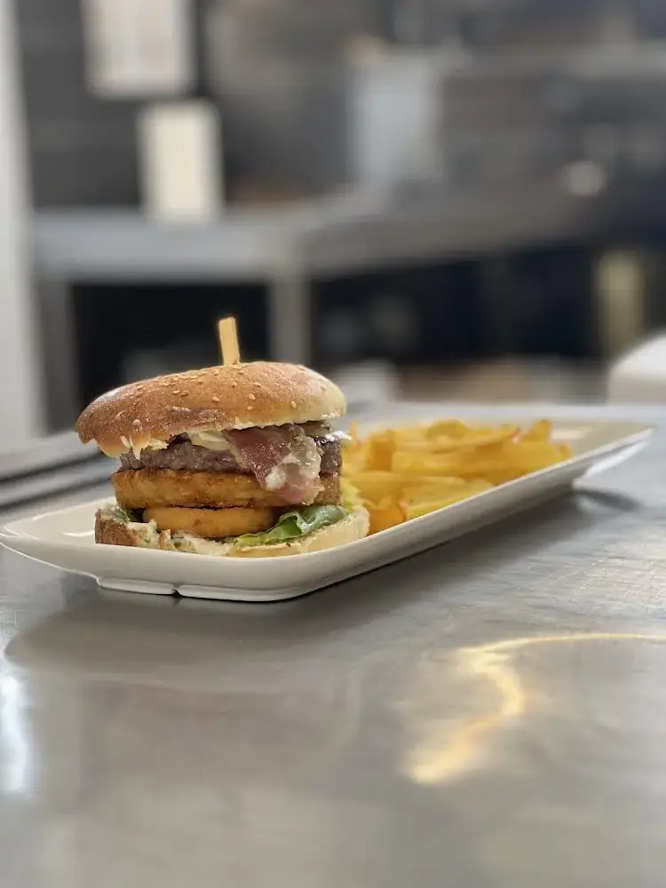 O Pizz Burger_Blaye_slider_image_2