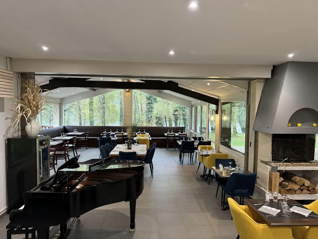 La table du Moulin Blanc_Saint-Christoly-de-Blaye_slider_image_1