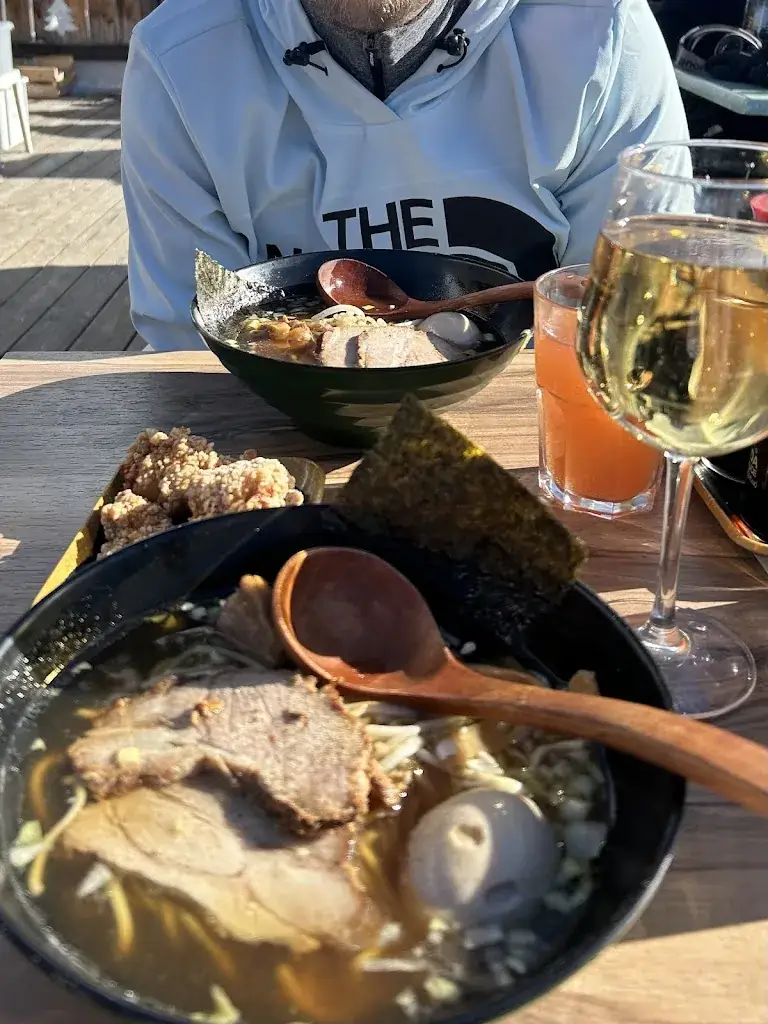 Jasmijn T_Fufu Ramen Alpe d'Huez_Oz_review