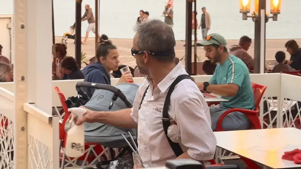 Francis Uyttebrouk_Le Poisson Rouge_Vieux-Boucau-les-Bains_review