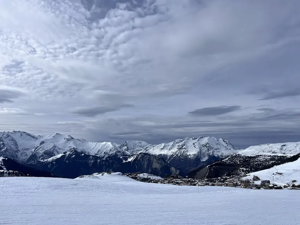 Samuel Walker_Le Spot_Huez_review