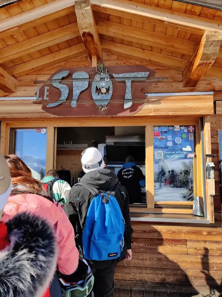 Tamás Pintér_Le Spot_Huez_review