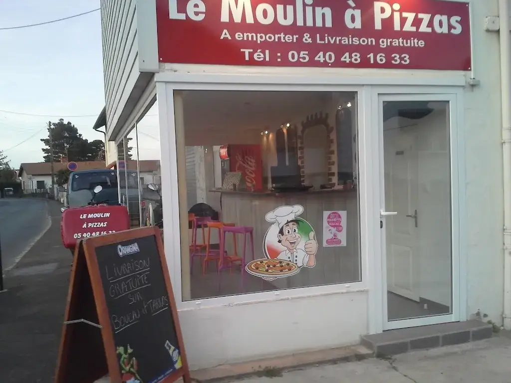 Le Moulin à Pizzas restaurant in Boucau