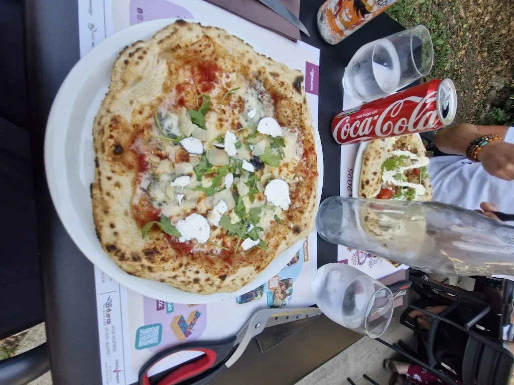 Sanne Kuipers_Pizza Familly Boussac_Boussac_review