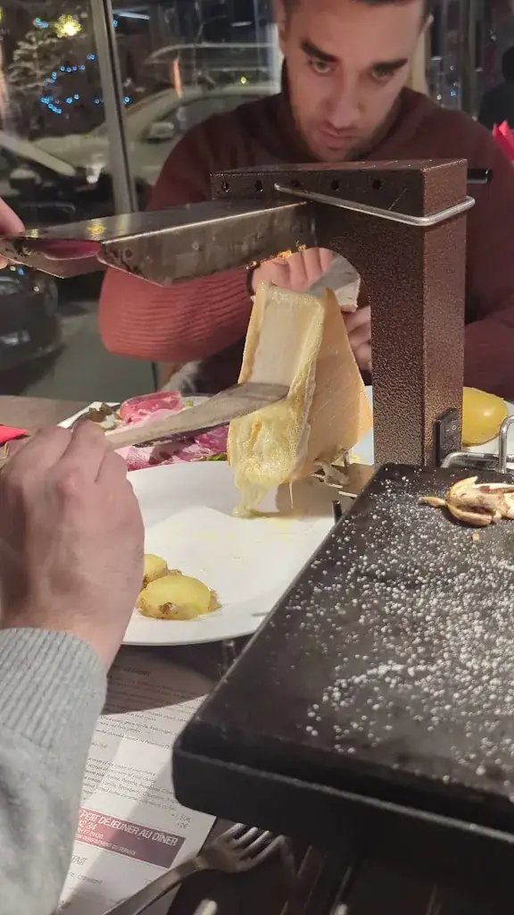 Restaurant La Pomme de Pin_Huez_slider_image_2